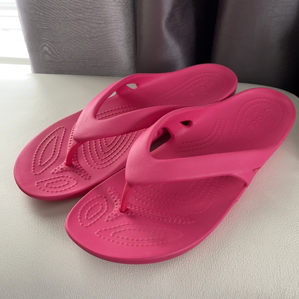 Crocs Kadee II pink flip flops. Size w9.